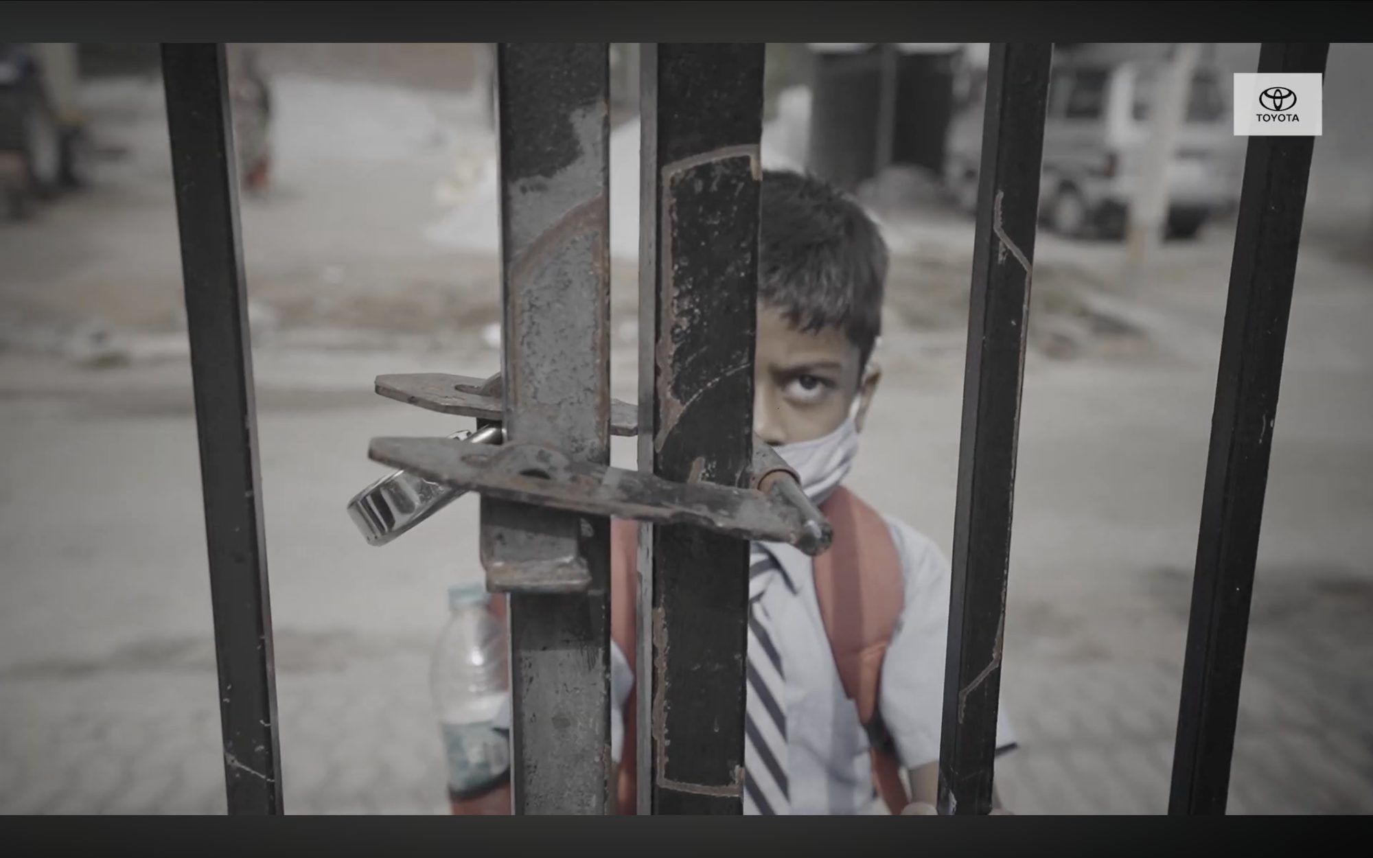Documentary Grid Frame